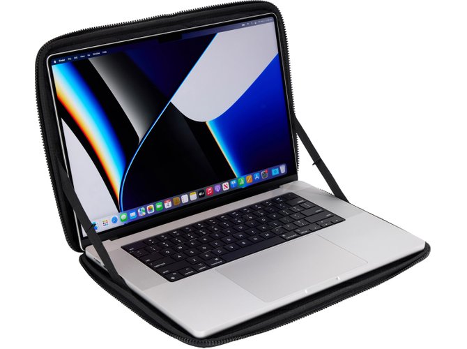 Thule Gauntlet MacBook Pro Sleeve 16" (Black) 670x500 - Фото 5