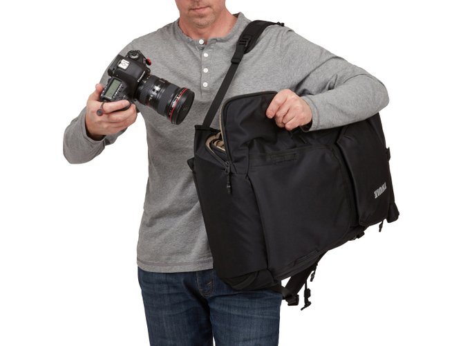 Thule Covert DSLR Rolltop Backpack 32L (Black) 670x500 - Фото 4