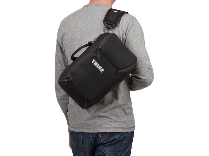 Thule Covert DSLR Rolltop Backpack 32L (Black) 670x500 - Фото 9