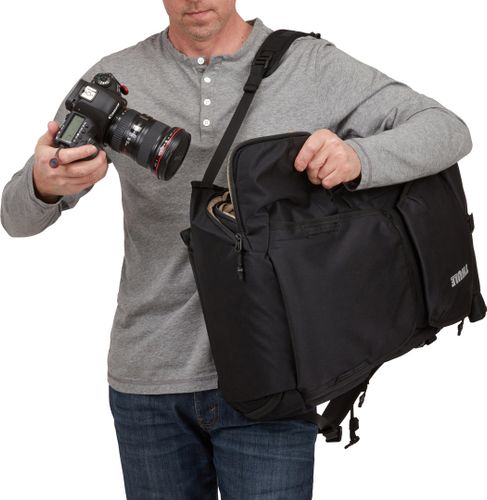 Thule Covert DSLR Rolltop Backpack 32L (Black) 670:500 - Фото 4